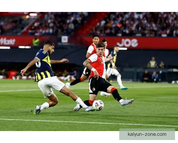 基米希与穆西亚拉联手助力球队迎来关键胜利，表现亮眼