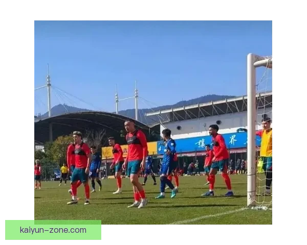 Son 训练中的有趣瞬间引发球迷热议，状态持续提升备受关注